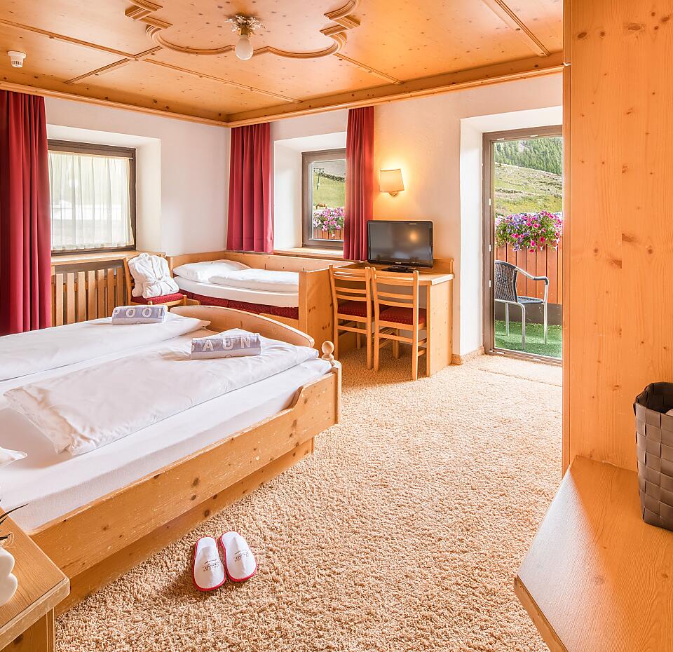 Piccolo Hotel Gurschler The rustic hotel in Val Senales